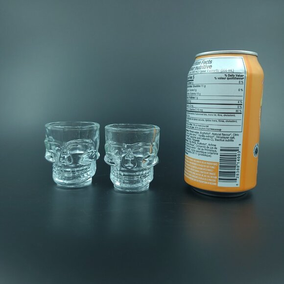 Set of 2 clear glass skull shot glasses - Picture 3 of 6